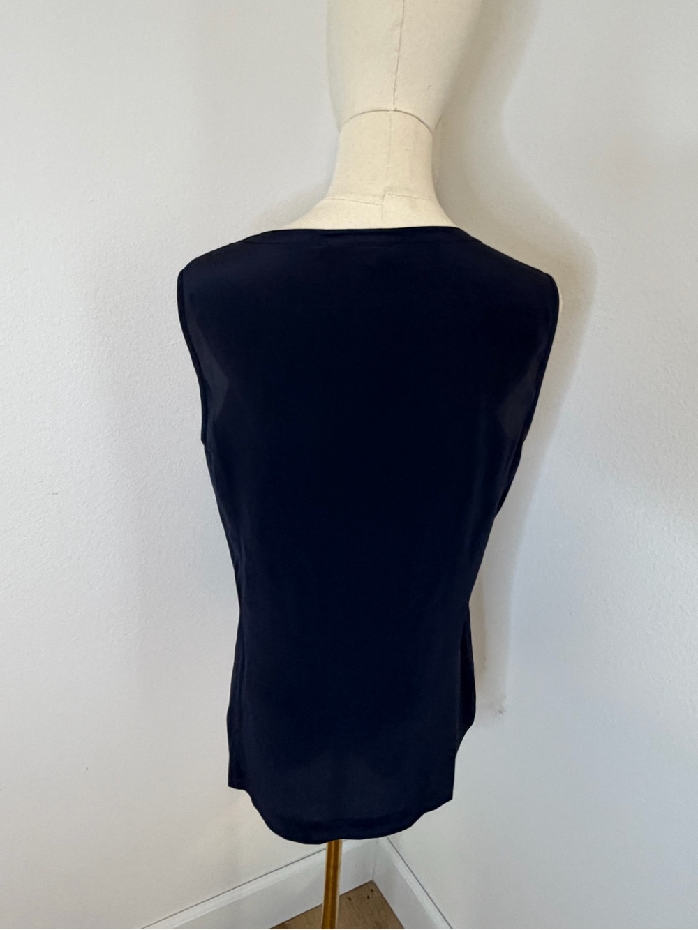 Tory Burch Navy Blue 100% Silk Sleeveless Blouse Size 10 - Picture 5 of 5